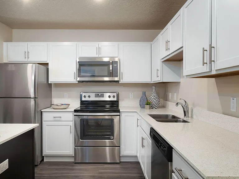 The Ridge Apartments — Photo 16
