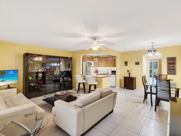 386 Grantham F, Deerfield Beach, FL 33442