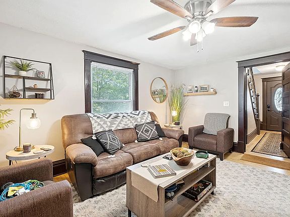 5th image of 217 22nd Ave NE #1