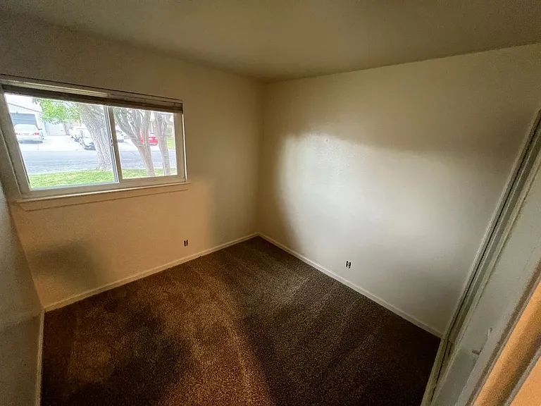 1906 Bowling Green Dr — Photo 5
