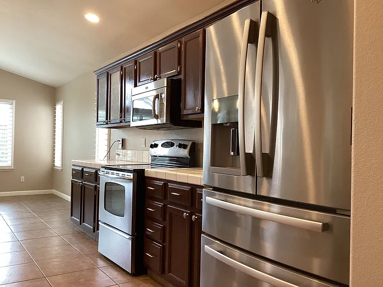 7526 N Ellendale Ave — Photo 11