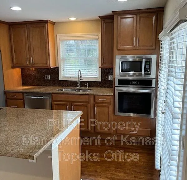 429 E 63rd Ter — Photo 10