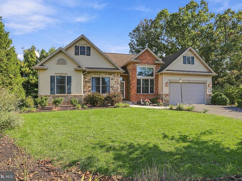 1st image of 321 Chestnut Cir