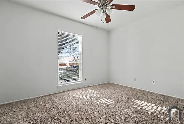 921 Middle Cove Dr — Photo 9