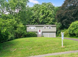 176 Carroll Rd, Fairfield, CT 06824