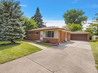 32001 Schoenherr Rd, Warren, MI 48088