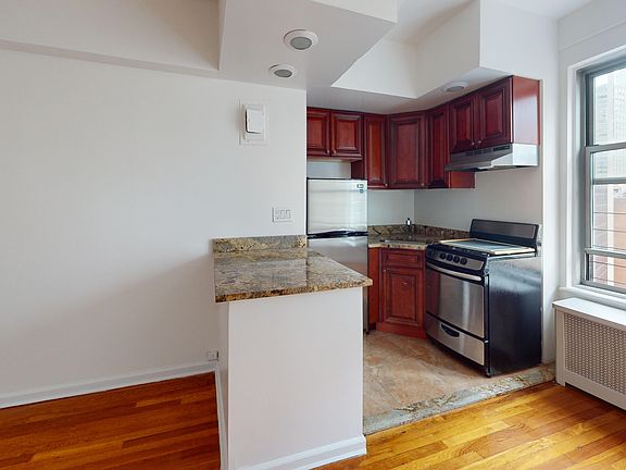 5th image of 301 E 38th St APT 17F