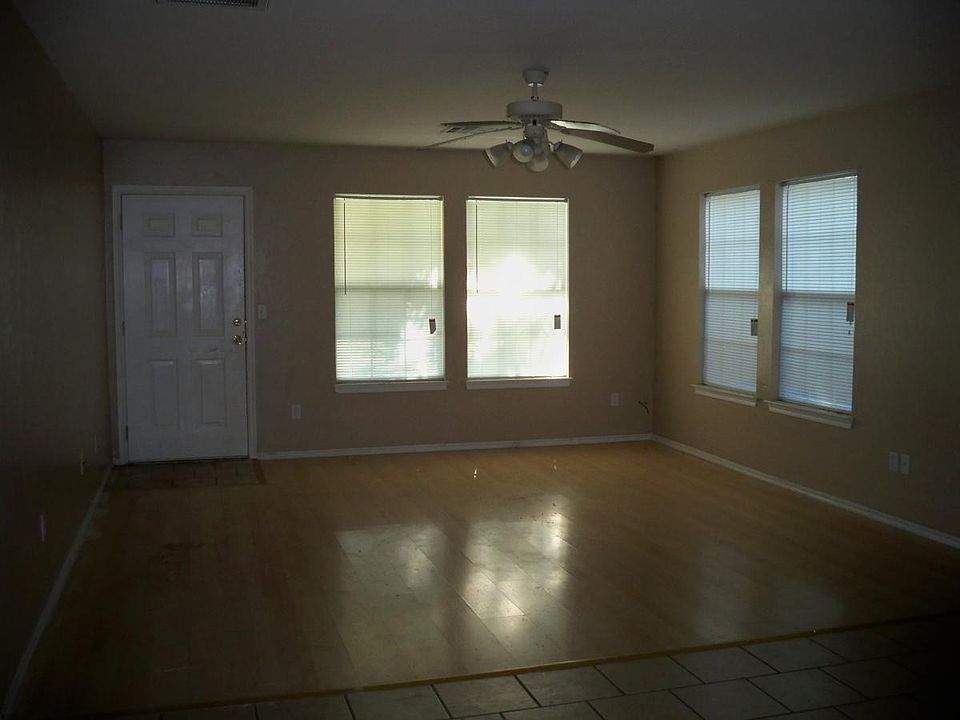 2nd image of 3912 S Agnew Pl