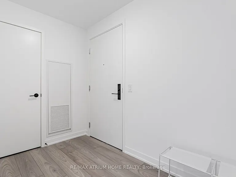 285 Dufferin St #827 — Photo 5
