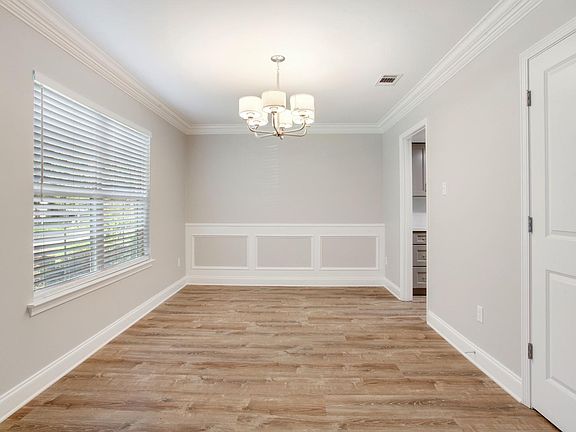 4th image of 2327 Oxford Pl