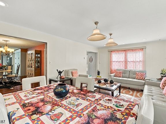 5th image of 22 Summerall Rd