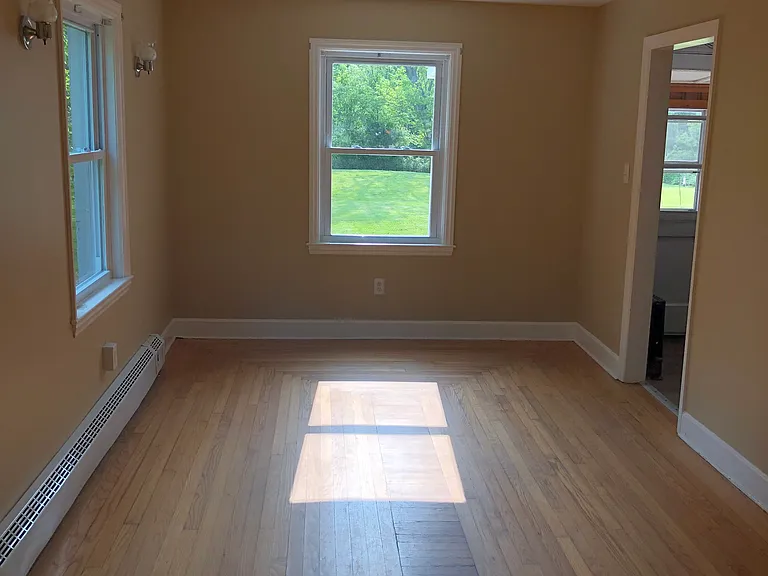 410 Sanford Rd — Photo 8
