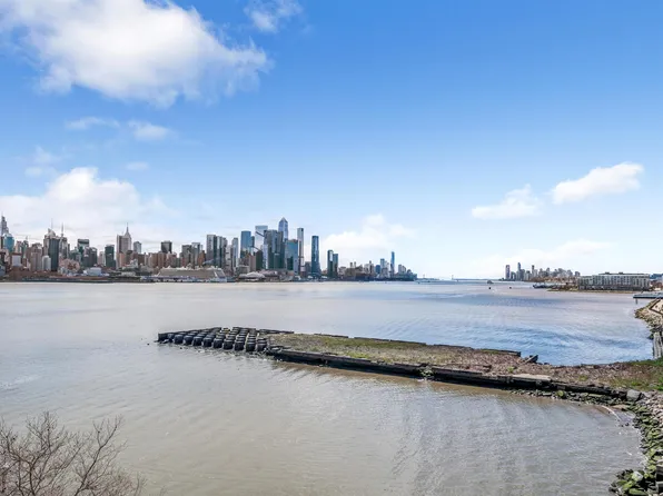 22 Avenue At Port Imperial image 26 of 31