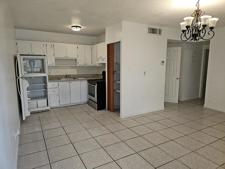 5050 SW 40th Ave #4 — Photo 8
