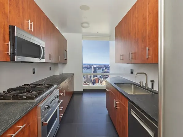 230 West 56th Street image 6 of 19