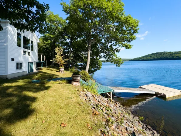 127 Lake View Drive, Rockland, ME 04841