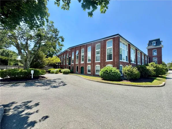 40 Web Ave APT 202, North Kingstown, RI 02852