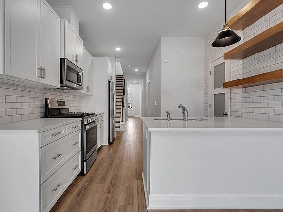 2nd image of 3707 Meadow Vista Ln
