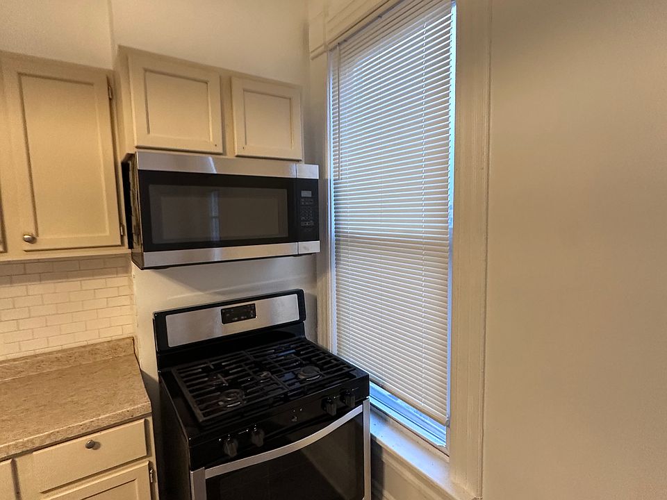 Kitchen (Oven, Microwave)