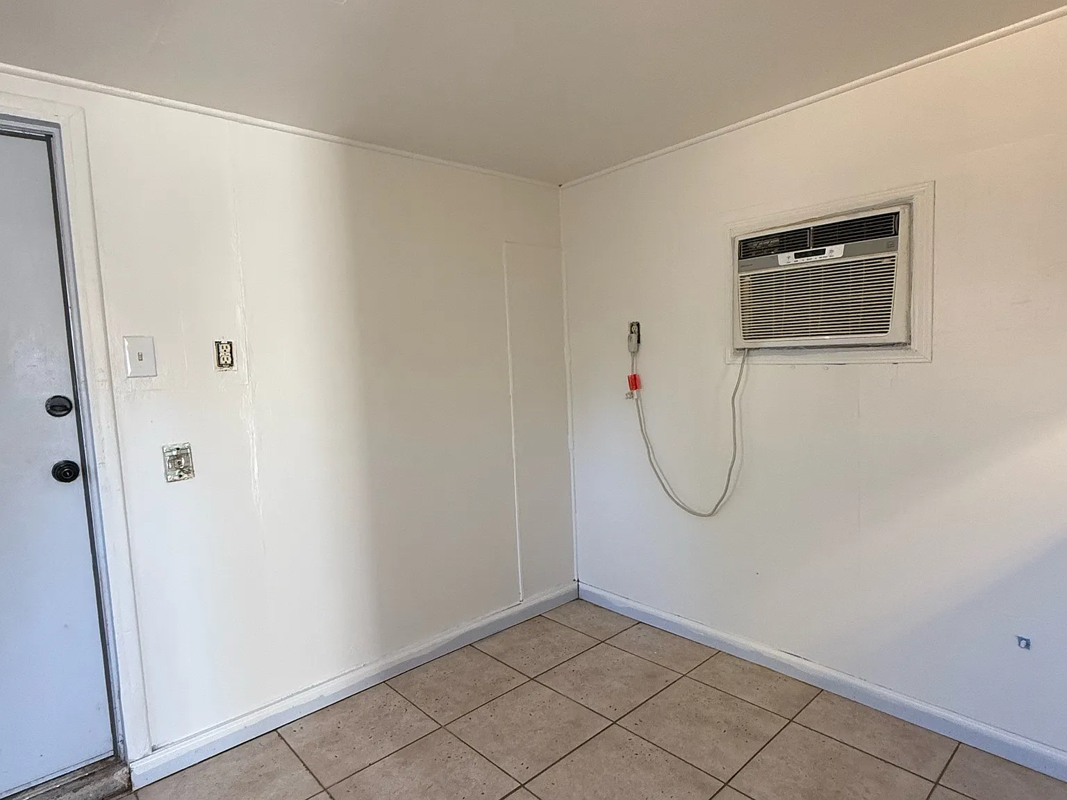 512 Woodrow Avenue - 2 — Photo 4