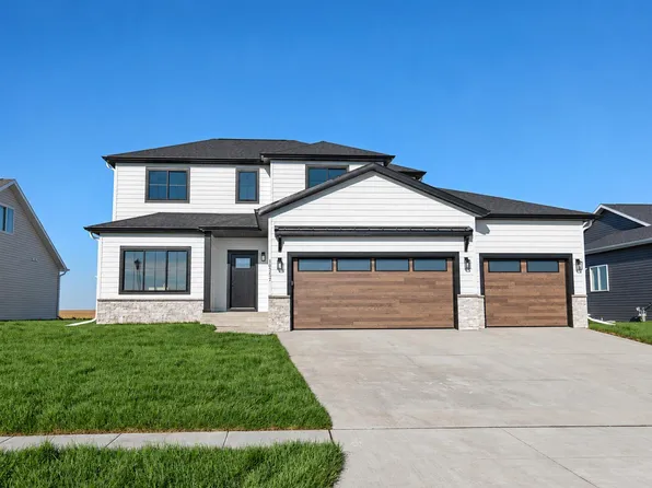 10227 Concord Dr, Horace, ND 58047