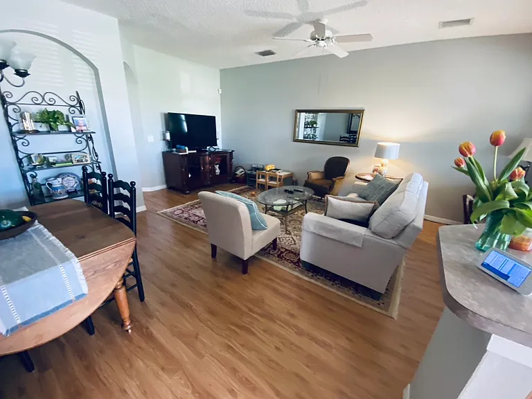 639 Vallance Way NE — Photo 4