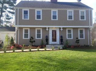 9 Walker Ln, West Hartford, CT 06117