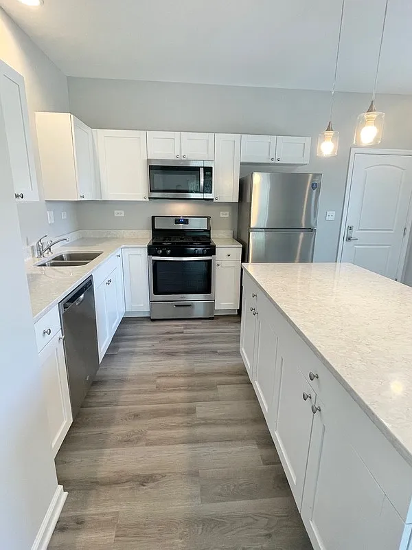 2 bed, 2.0 bath, 974 sqft, $1,837 — Photo 3