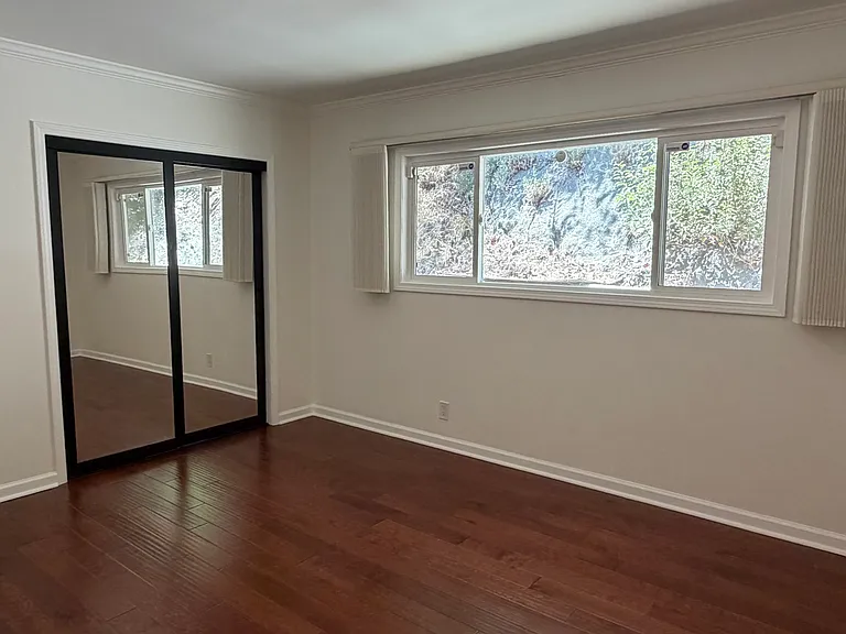 1385 Greenmont Dr — Photo 23