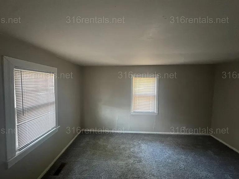421 Old Main St — Photo 6