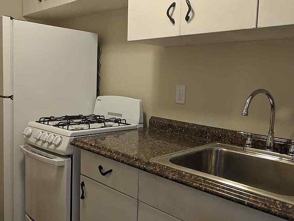2nd image of 1871 7th St E APT 9
