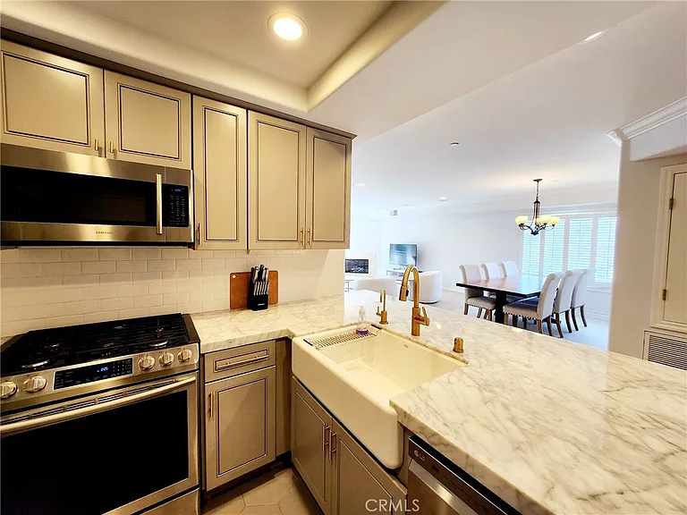 1920 Malcolm Ave #401 — Photo 9