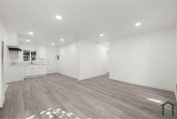 1st image of 123 E 36th St #101