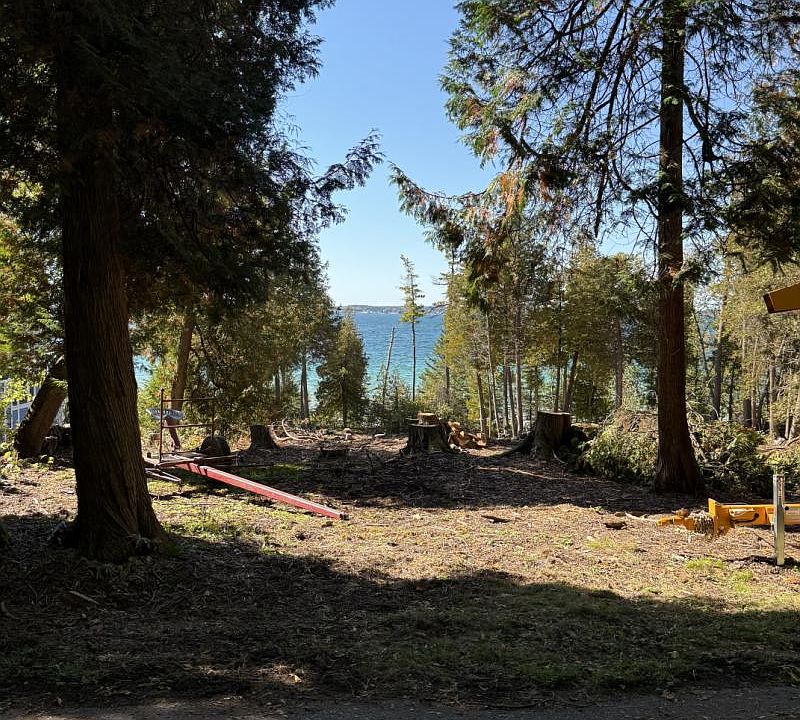 2nd image of 21 Pine Cove Ln