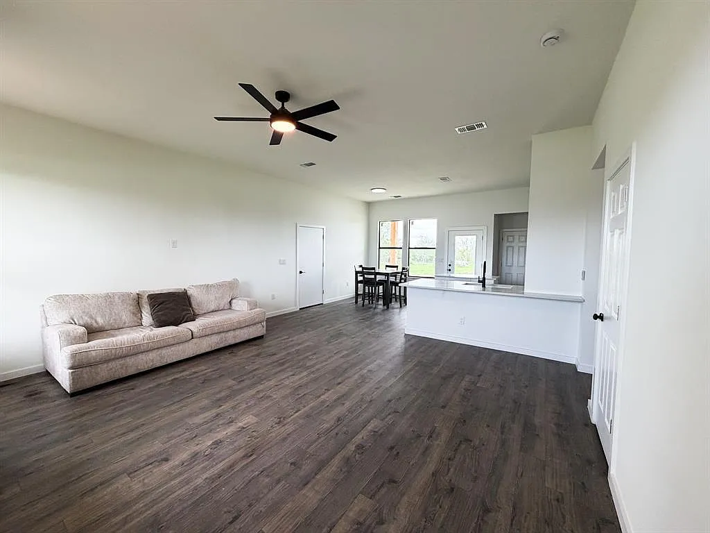 3 bed, 2.0 bath, 1462 sqft, $2,500 — Photo 3