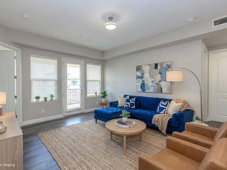 Drew Court Apartments — Photo 42