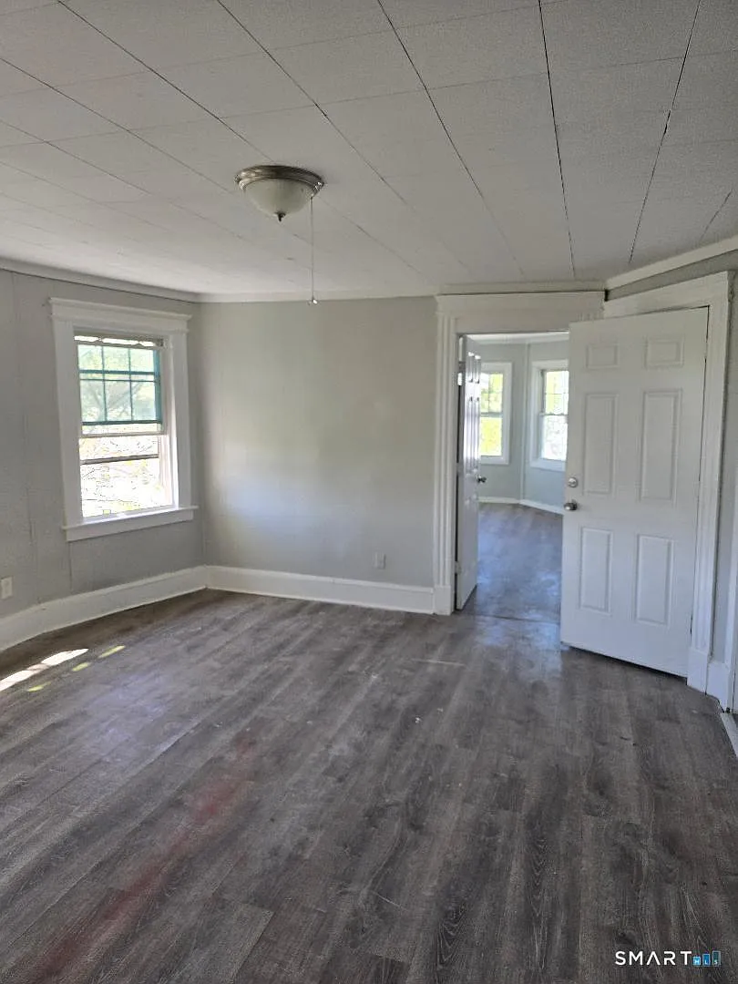 3 bed, 1.0 bath, 1076 sqft, $1,400 — Photo 3