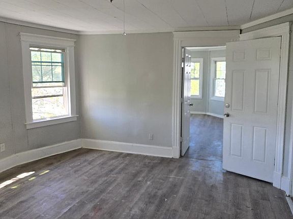 3rd image of 219 Woodlawn Ter #3