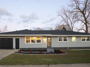 123 Bay Rd, Fox Lake, IL 60020