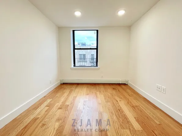 90 East 18th Street image 5 of 12