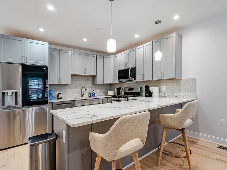 1331 Queen St NE — Photo 9
