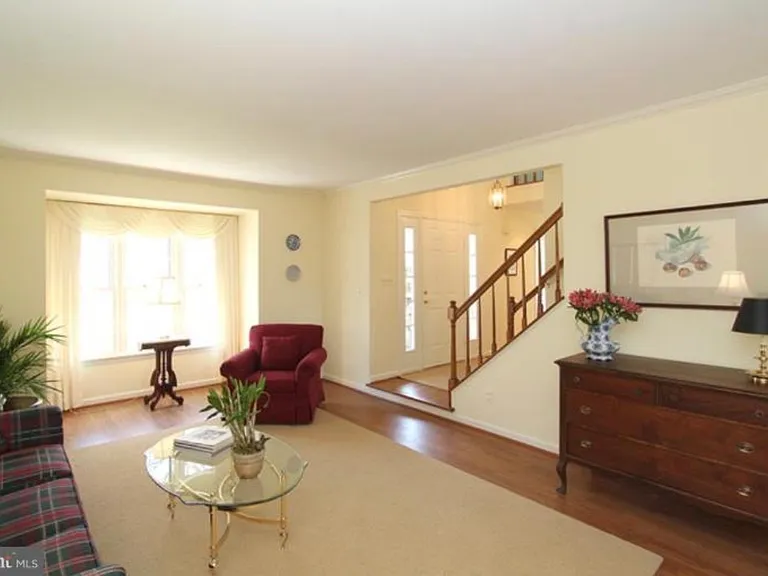 20400 Rainbowview Ter — Photo 3