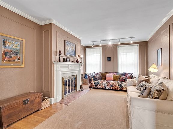 5th image of 321 Tappan St APT 3