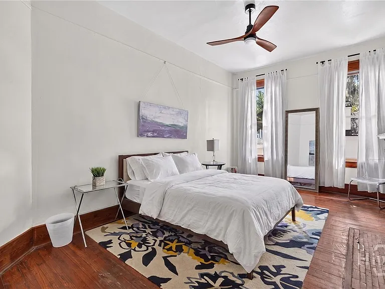 114 W Waldburg St — Photo 21