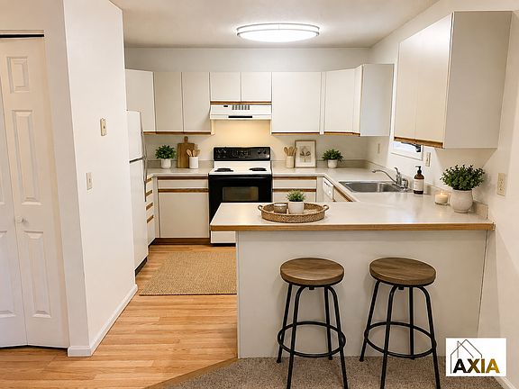 2nd image of 1927 Canyon Blvd #205