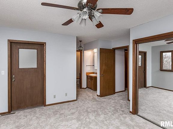 3rd image of 3084 Parkwild Dr