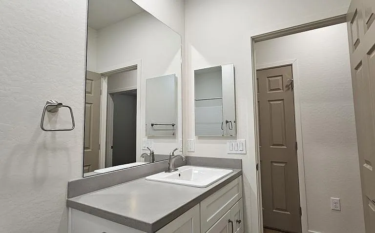 725 W 6th St S — Photo 15