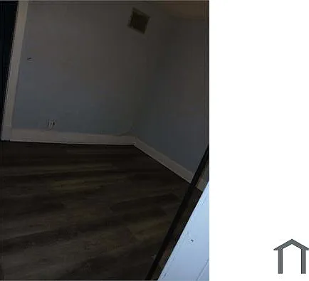 3529 Robson St — Photo 8