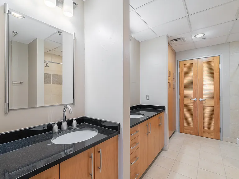 Main 3 Downtown — Photo 29