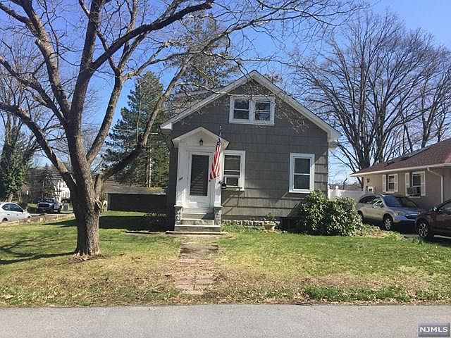 2nd image of 158 Scharer Ave